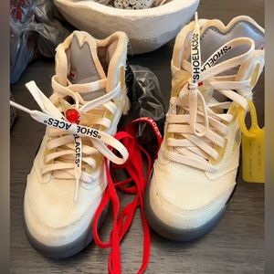 Off white Jordan’s worn twice still like new